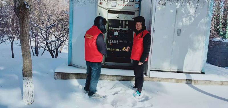 國網興凱湖電業寧安供電分公司暴雪襲來保電進行中