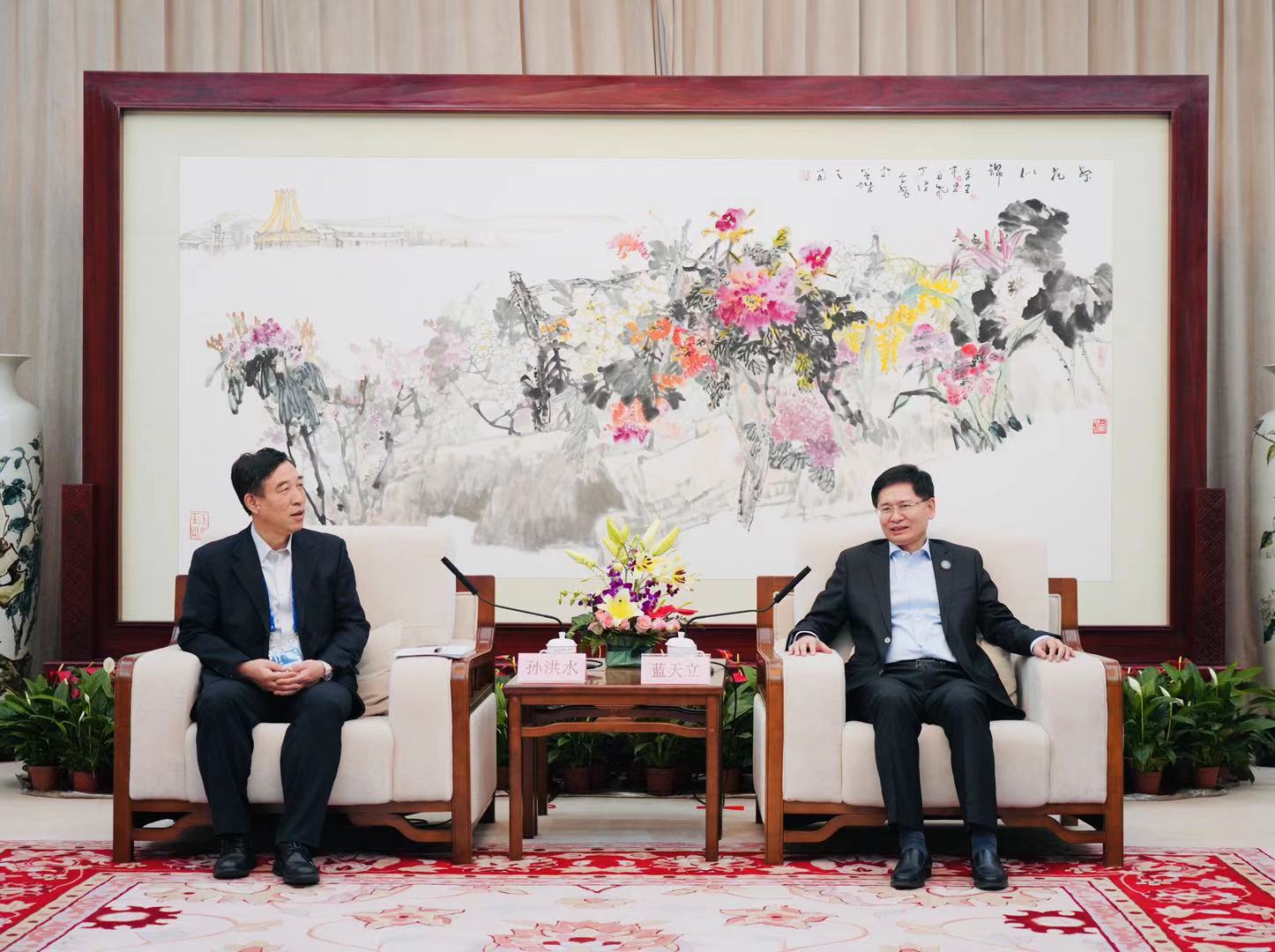 孫洪水拜會廣西壯族自治區代主席藍天立