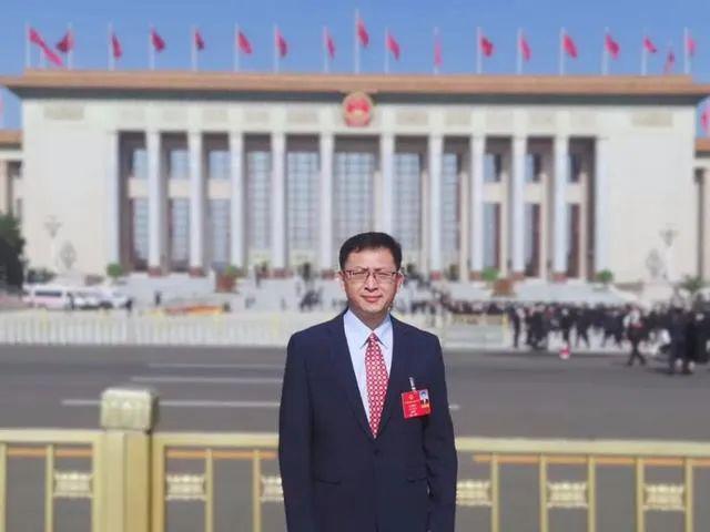 加快推動新能源行業 與人工智能融合創新——訪全國人大代表、樂山太陽能研究院院長姜希猛