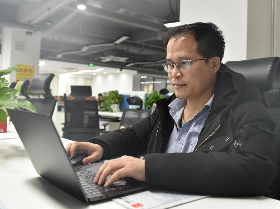 伍鐵忠:勤學苦練 攻堅克難 做“集控專家”