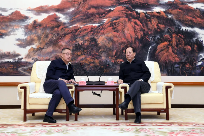 雷鳴山拜會內蒙古自治區黨委書記石泰峰