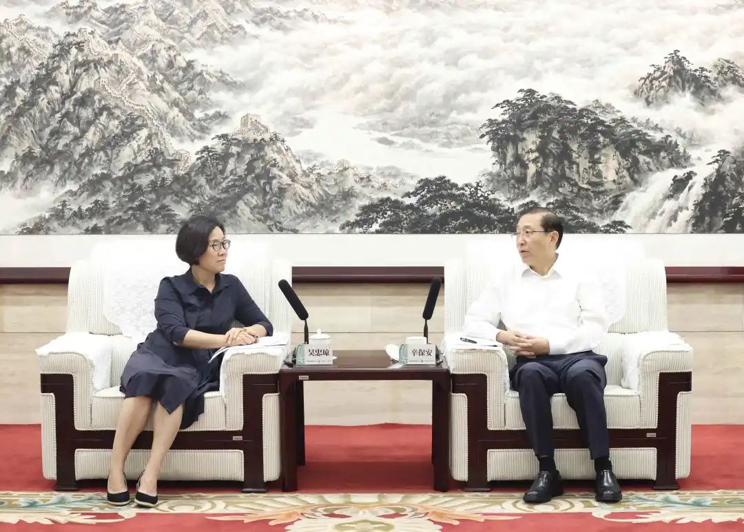 國家電網董事長、黨組書記辛保安與江西省委副書記、贛州市委書記吳忠瓊會談