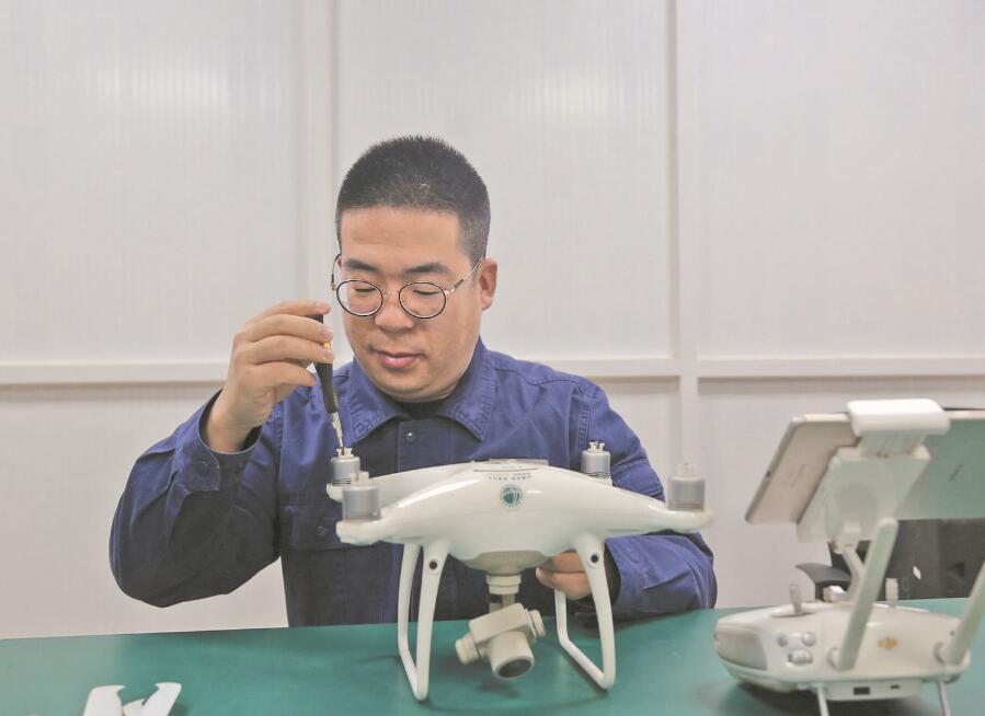 楊霄霄： 善于創新的無人機飛手