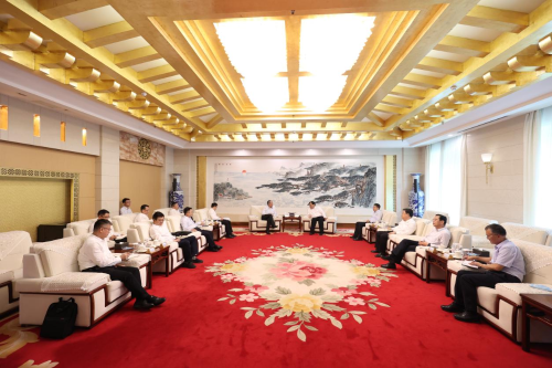 中國(guó)電建黨委副書(shū)記、總經(jīng)理王斌與山東省委常委、煙臺(tái)市委書(shū)記江成會(huì)談