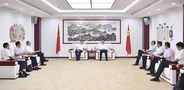 漯河市委書記秦保強(qiáng)、市長(zhǎng)黃鈁會(huì)見(jiàn)中國(guó)電建華中區(qū)總部黨委書記、總經(jīng)理蹇尚友一行