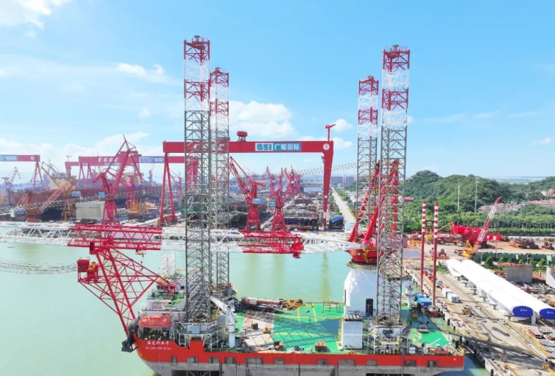 “海龍興業號”風電安裝平臺順利離廠