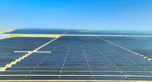 新疆莎車100萬千瓦光儲一體化項目首期50萬千瓦并網發電