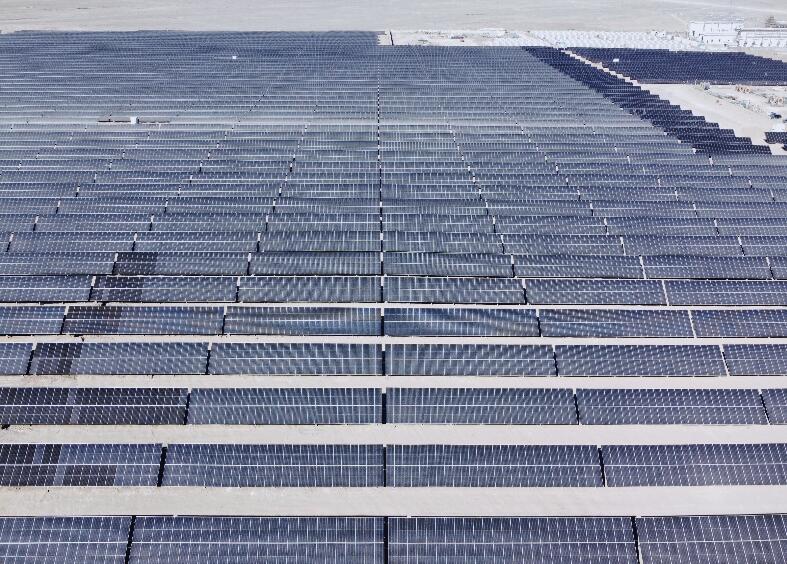 新疆喀什莎車光儲一體化項目并網發電