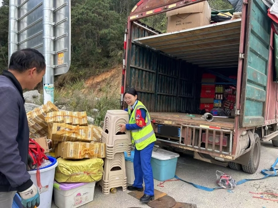 中電建建(個)元高速運營管理部助力司乘新春佳節平安出行