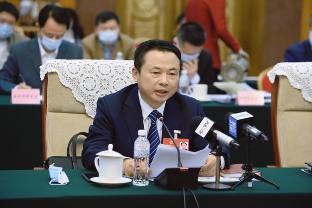 【兩會好聲音】全國人大代表、天能控股董事長張?zhí)烊危和苿印犊稍偕茉捶ā沸抻啠Ｕ蠂夷茉窗踩? /></a></div>
				<div   id=