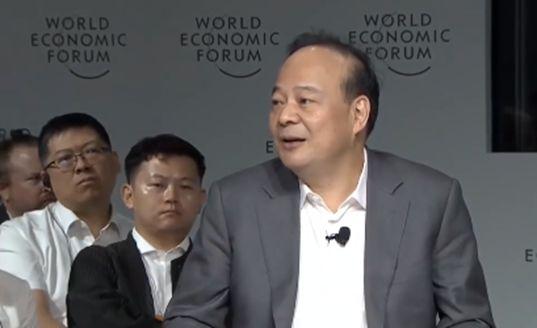 寧德時代董事長曾毓群回應“卷王”標簽,強調價值競爭與創新