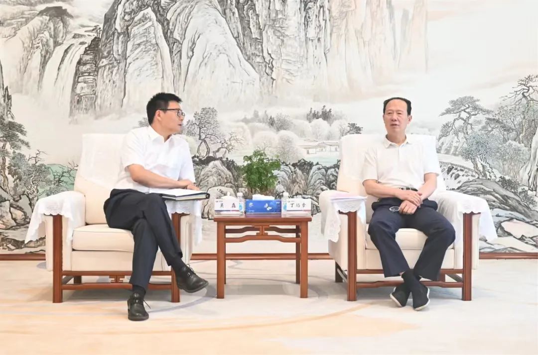 中國電建黨委書記、董事長丁焰章與上海電氣集團黨委書記、董事長吳磊會談