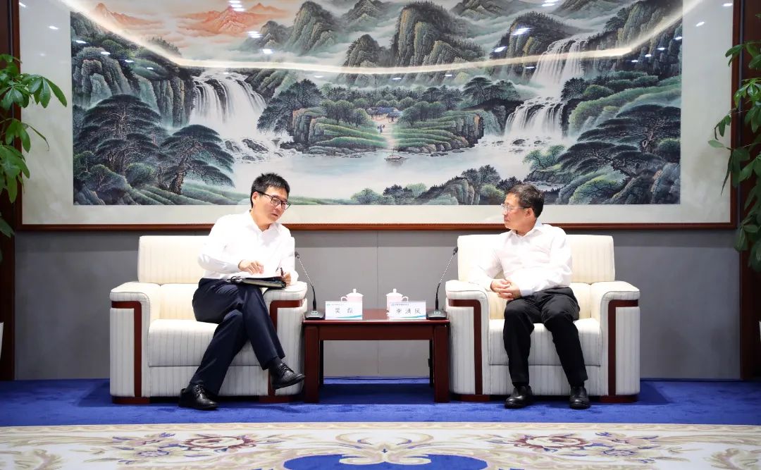 中國電氣裝備黨委書記、董事長李洪鳳會見上海電氣集團黨委書記、董事長吳磊
