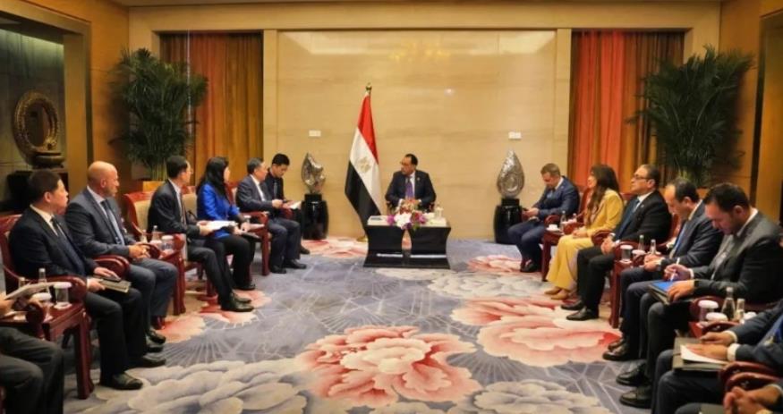 中國能建黨委書記、董事長宋海良拜會埃及總理馬德布利