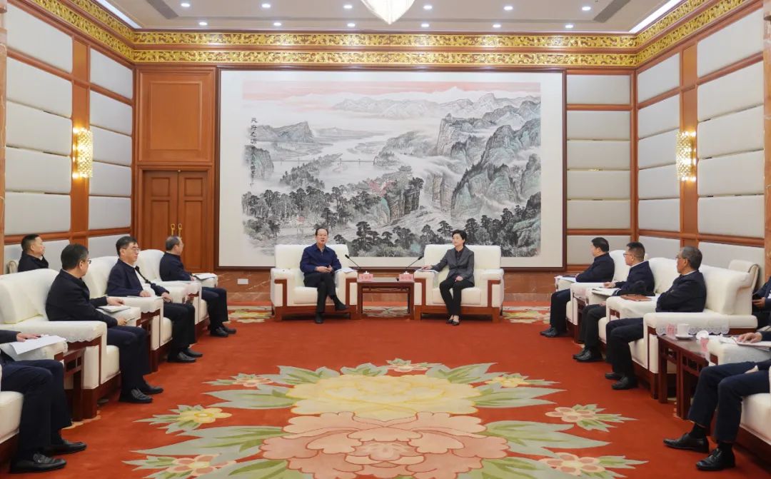 中國電建黨委書記、董事長丁焰章拜會四川省委副書記、省長施小琳