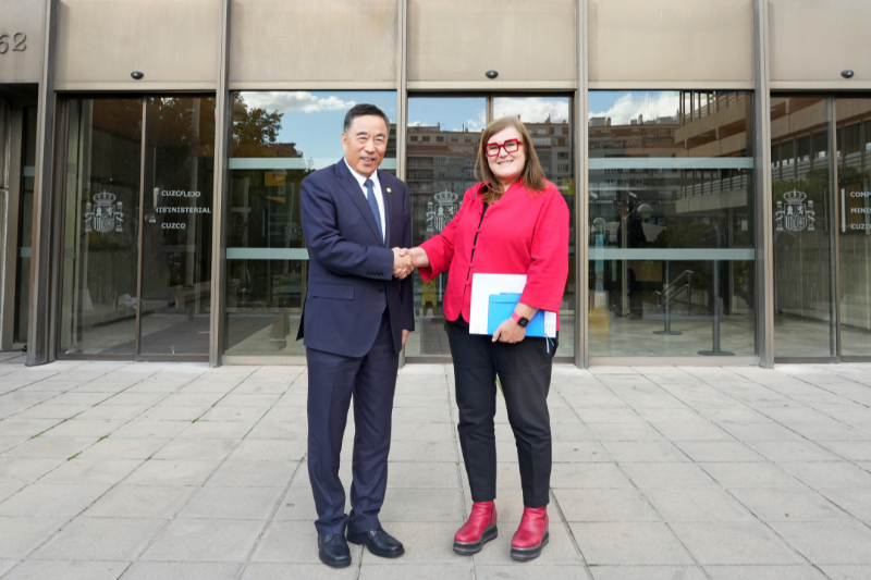 中國能建黨委書記、董事長宋海良與西班牙科學、創新與大學部秘書長特雷莎會談