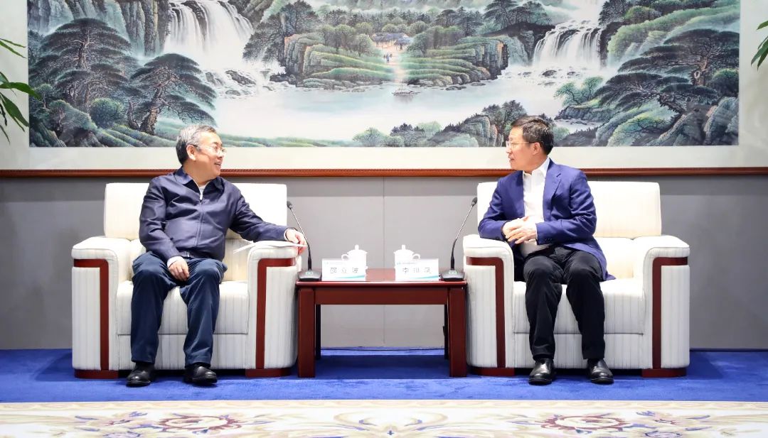 中國電氣裝備黨委書記、董事長李洪鳳會見國家開發(fā)銀行戰(zhàn)略客戶部總經理邵立波