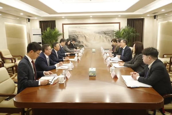 國資委副主任袁野會見香港特區政府律政司司長林定國