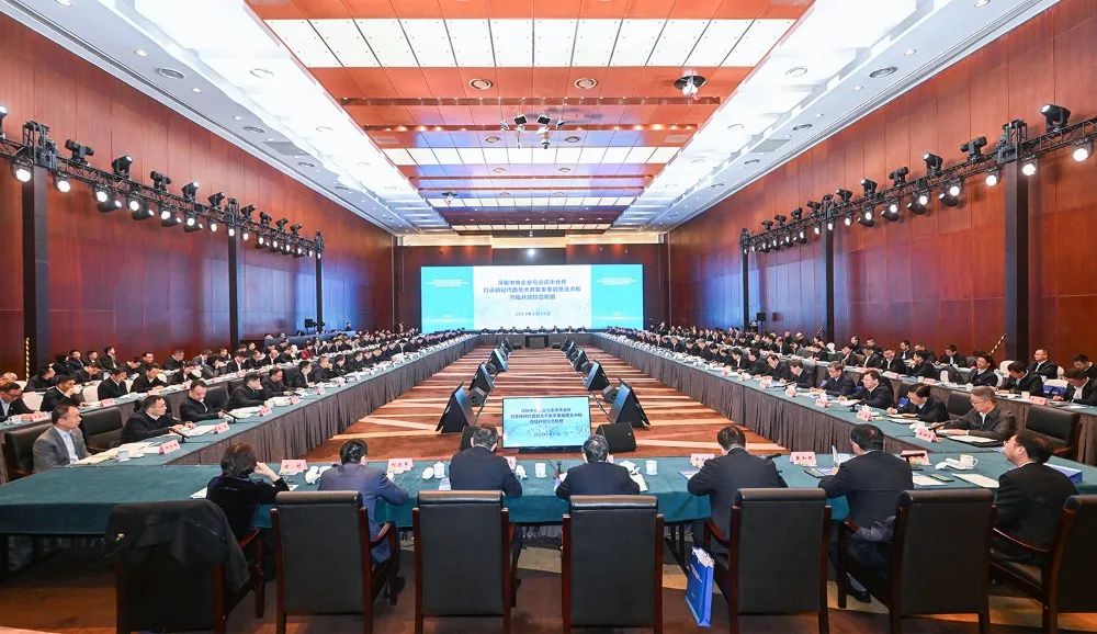 宋海良參加深化中央企業與重慶市合作座談會