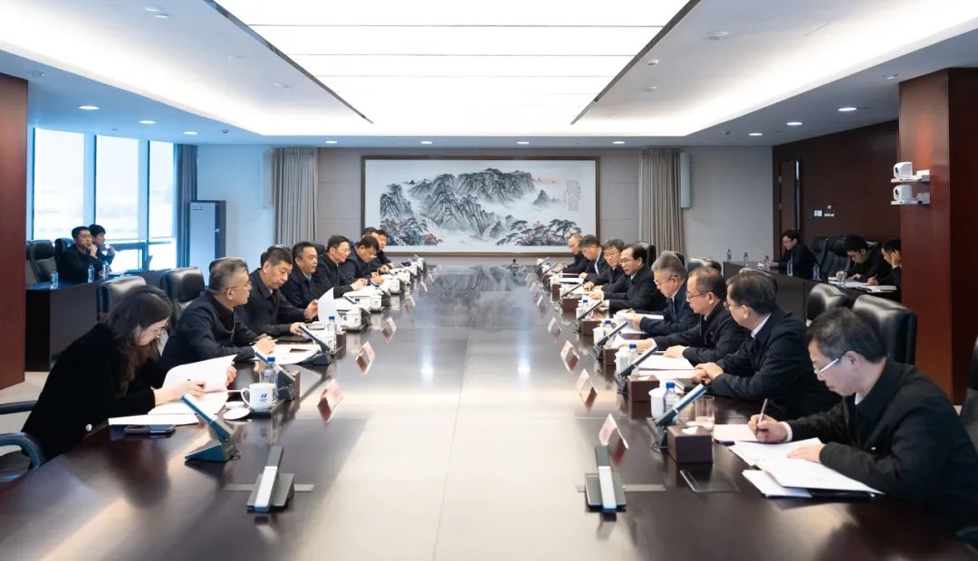 華電集團董事長江毅、總經理葉向東與哈電集團董事長曹志安、總經理黃偉舉行會談